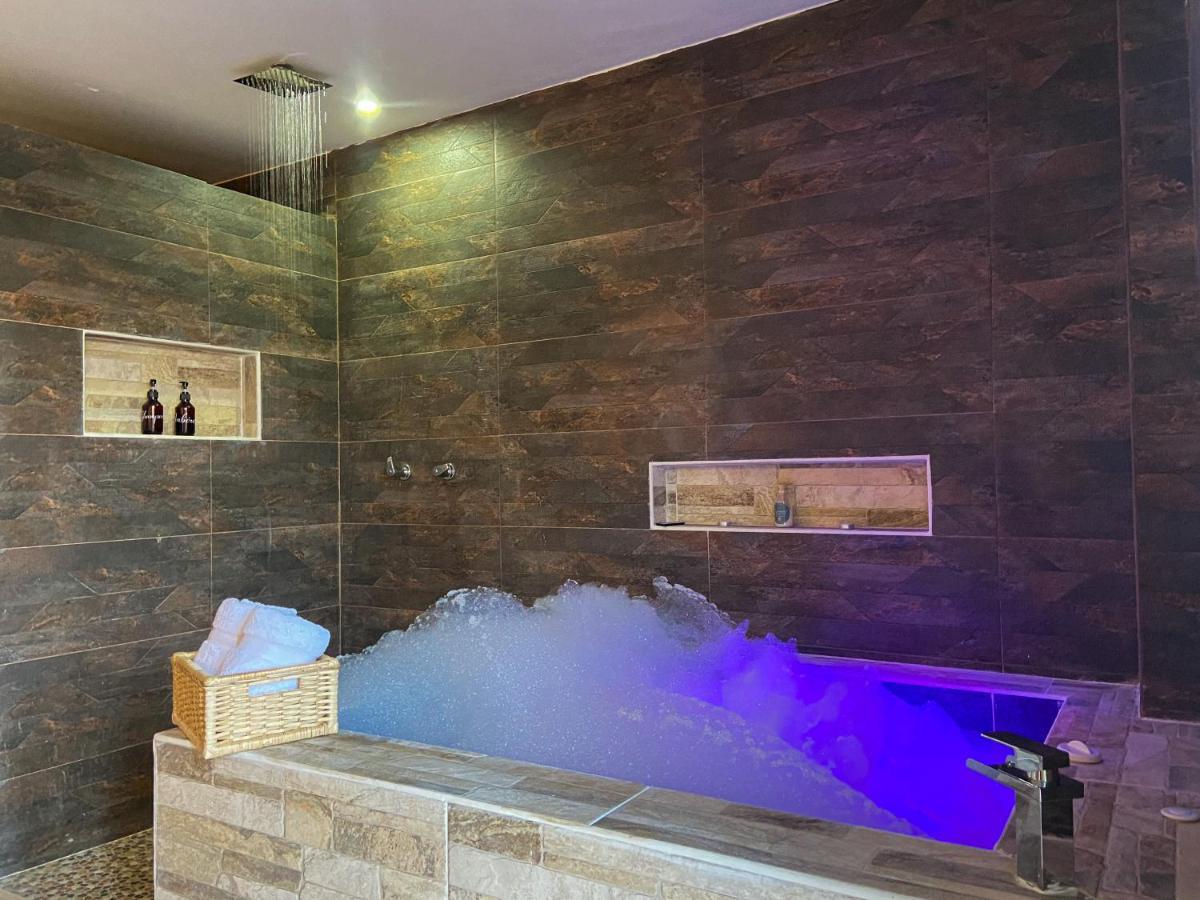 Cabanas Con Jacuzzi Y Chimenea - Casa Floral, Marinilla Buitenkant foto