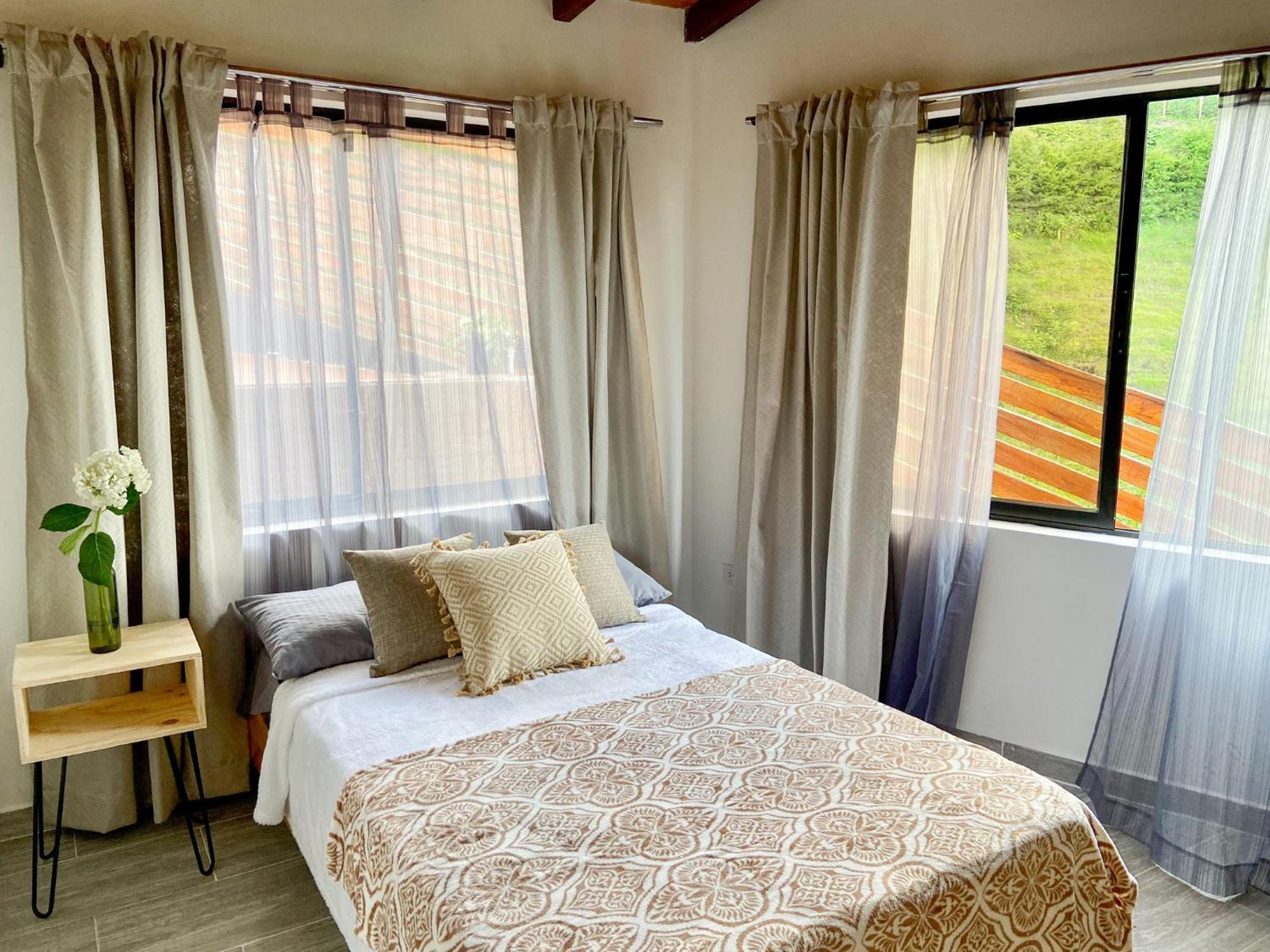 Cabanas Con Jacuzzi Y Chimenea - Casa Floral, Marinilla Buitenkant foto