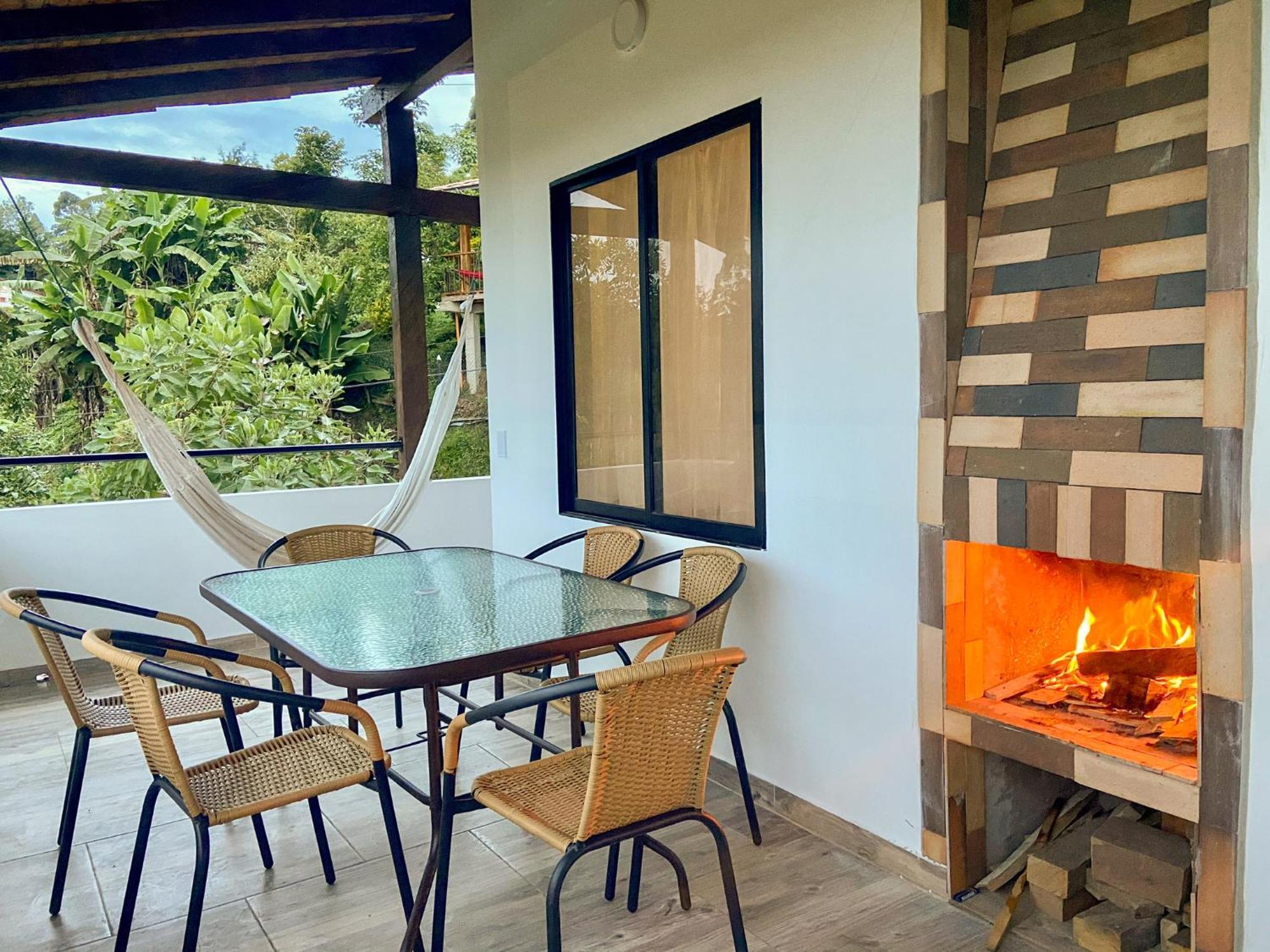 Cabanas Con Jacuzzi Y Chimenea - Casa Floral, Marinilla Buitenkant foto